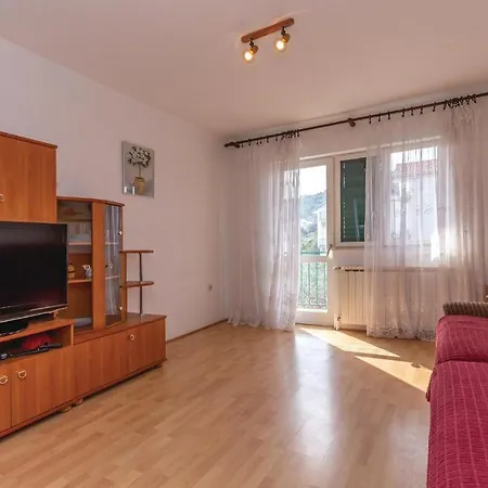 Daire Nice In With Kitchen Raslina