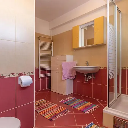Daire Nice In With Kitchen Raslina